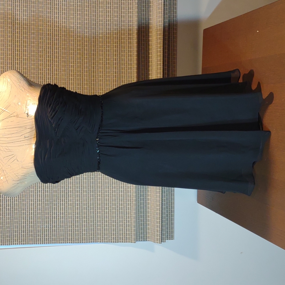 Black Formal/Cocktail Dress by White House Black Market. Size 0 - Picture 1 of 9